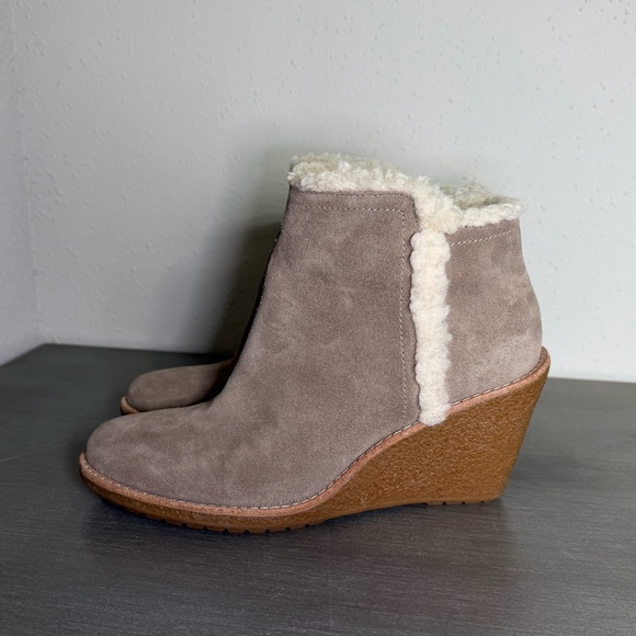 Cole Haan Michelle Faux Fur Lined Suede Wedge Ankle Boots Women’s 6.5B d42523 - Picture 2 of 13
